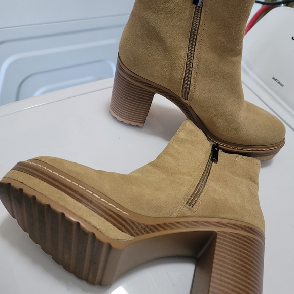 Steve Madden Suede Tan Boots - Picture 3 of 6